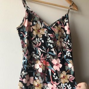 Bold printed maxi dress 🦜